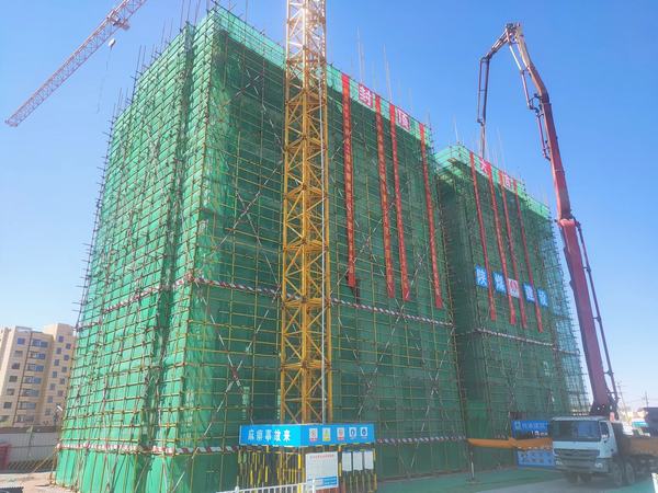 陜煤建設(shè)內(nèi)蒙古分公司正泰雅苑B區(qū)項(xiàng)目5#樓主體工程順利封頂