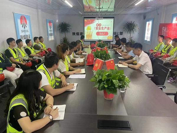 安全月里說安全，植入“紅線”守底線