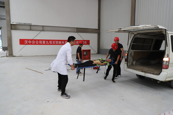 陜煤建設(shè)漢中分公司各項(xiàng)目部開(kāi)展事故應(yīng)急救援演練