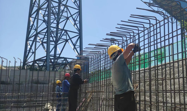 陜煤建設(shè)咸陽(yáng)分公司第六項(xiàng)目部：烈日趕工忙，安全不能忘