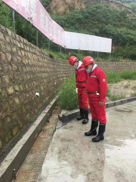 陜煤建設礦建二公司：筑起雨季防護墻 打贏防汛攻堅戰(zhàn)