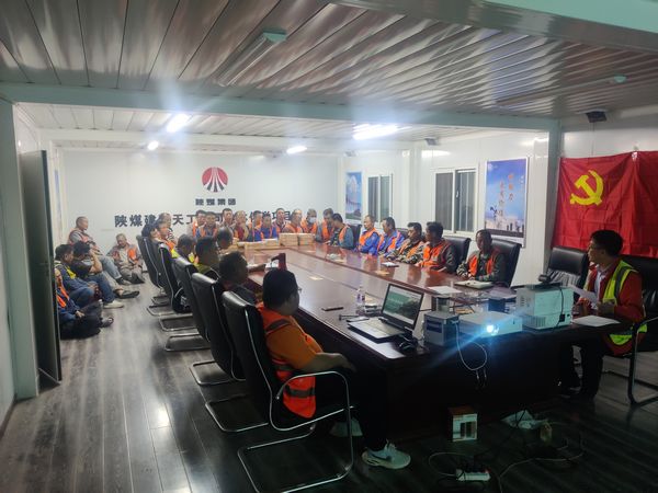 陜煤建設(shè)天工公司安裝一部：迎高溫、戰(zhàn)酷暑 確保汽車卸煤溝安裝工程如期交付