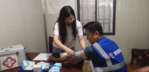 陜煤建設(shè)韓城分公司土建四項(xiàng)目部：愛心小藥箱暖到人心里