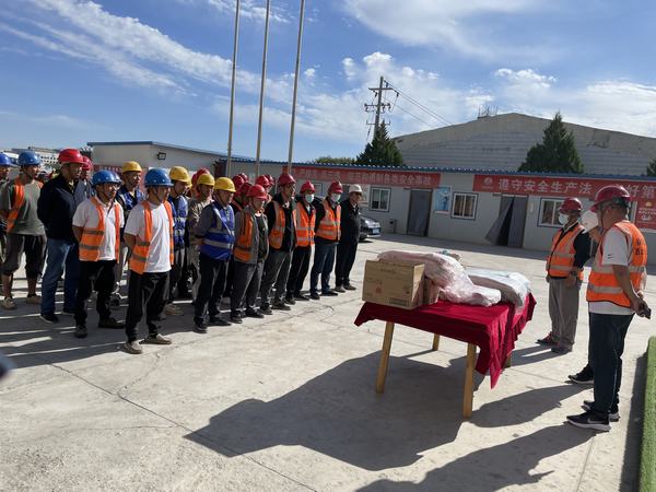 陜煤建設(shè)西北分公司：張掖潤泉瑞苑項目3#、5#、8#住宅樓喜封頂