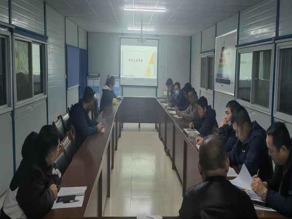 陜煤建設(shè)韓城分公司以最實(shí)“安全服務(wù)”、最暖“溫馨提醒” 密織安全風(fēng)險防范網(wǎng)