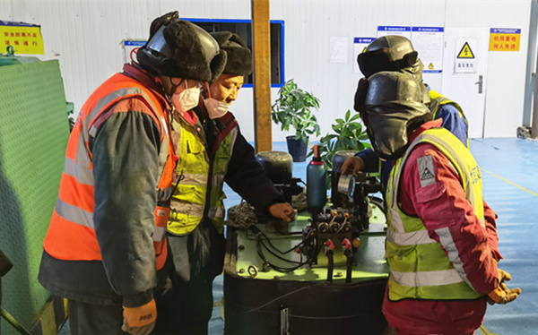 陜煤建設(shè)礦建三公司：緊急搶修！機(jī)電“土專家”上線！