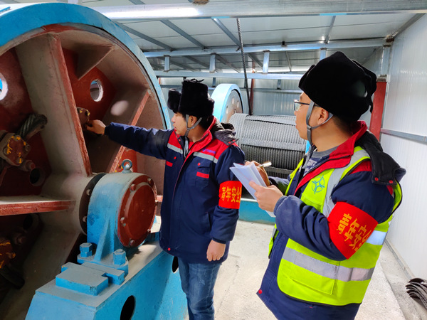 陜煤建設(shè)礦建三公司：隨手拍，看青安崗員另類“show”安全