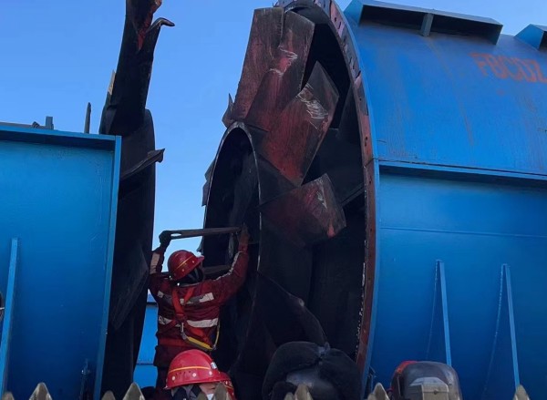 陜煤建設(shè)機電安裝公司曹家灘項目部更換葉輪“迎風(fēng)而上”