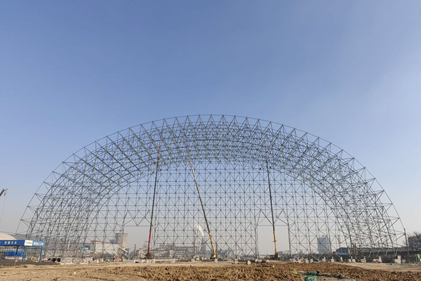 陜煤建設(shè)漢中分公司龍鋼一次料場(chǎng)項(xiàng)目首個(gè)大跨度鋼構(gòu)網(wǎng)架施工順利推進(jìn)