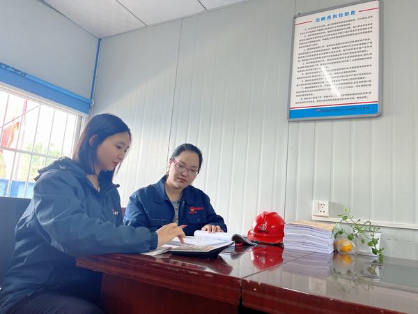 陜煤建設(shè)韓城分公司安裝四項(xiàng)目部：“導(dǎo)師帶徒”傳薪火 共同奮進(jìn)促成長(zhǎng)