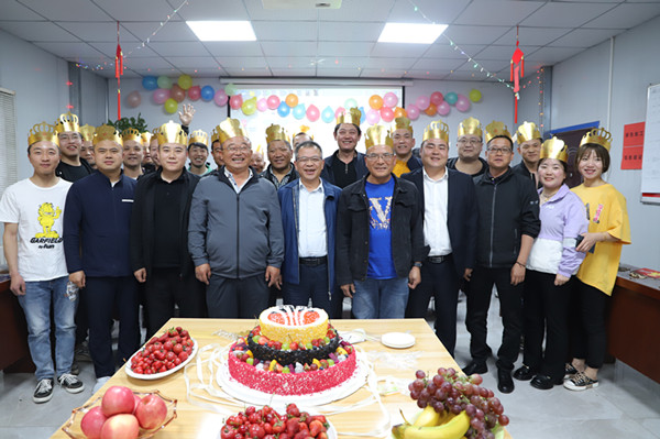 這場集體生日會,氛圍感滿滿！