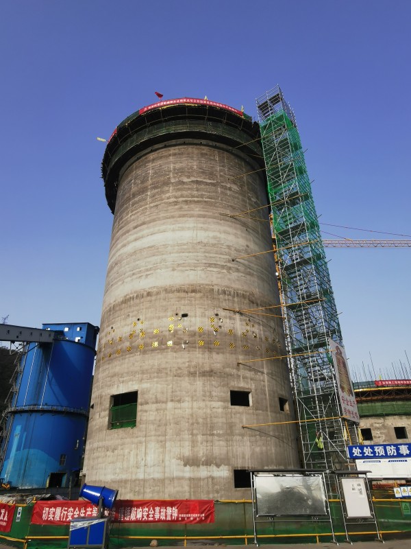 陜煤建設(shè)咸陽分公司雙龍煤業(yè)儲煤設(shè)施改造項目掘進(jìn)倉順利封頂