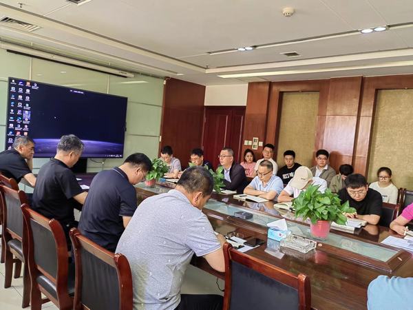 陜煤建設(shè)煤礦運(yùn)營(yíng)服務(wù)分公司：開(kāi)展“初夏已至 書香有約”主題贈(zèng)書活動(dòng)