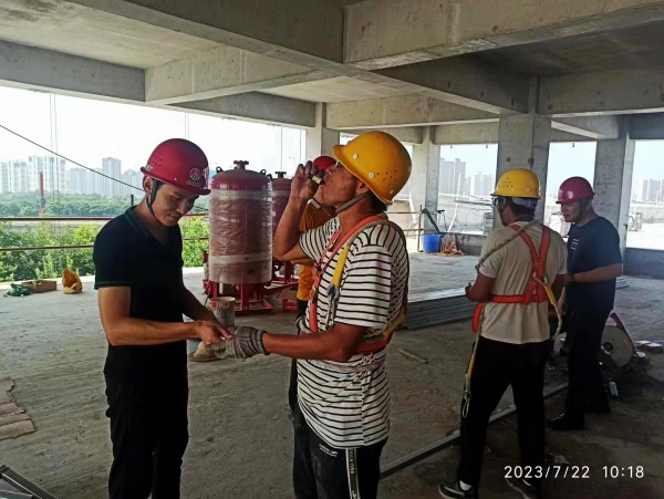 陜煤建設(shè)渭南分公司第一項目部：你戰(zhàn)高溫，我送清涼，這個夏天不服“暑”！