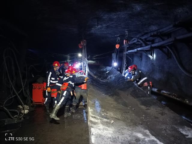 陜煤建設韓城分公司張家峁項目部：雙節(jié)崗位我堅守 精細檢修贏口碑