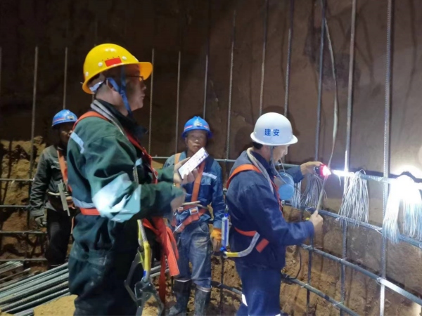 陜煤建設(shè)礦建三公司董東項(xiàng)目部順利完成專用回風(fēng)立井表土段施工