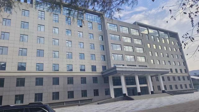 陜煤建設韓城分公司土建第三項目部承建的王峰煤礦辦公樓工程順利通過竣工驗收