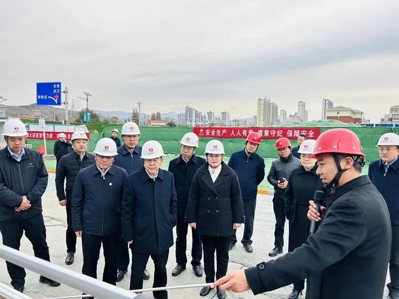 陜煤集團(tuán)黨委副書記、董事、總經(jīng)理趙福堂視察建設(shè)集團(tuán)承建的漢陰縣實(shí)驗(yàn)中學(xué)項(xiàng)目