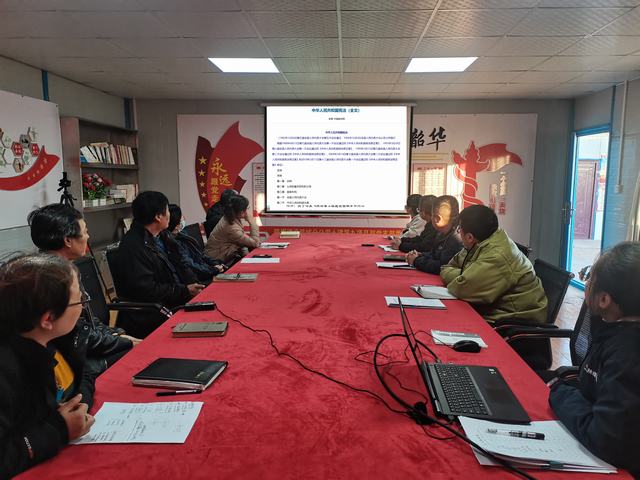 陜煤建設(shè)韓城分公司土建九項(xiàng)目部：積極開(kāi)展“知憲于心 守憲于行”主題系列活動(dòng)