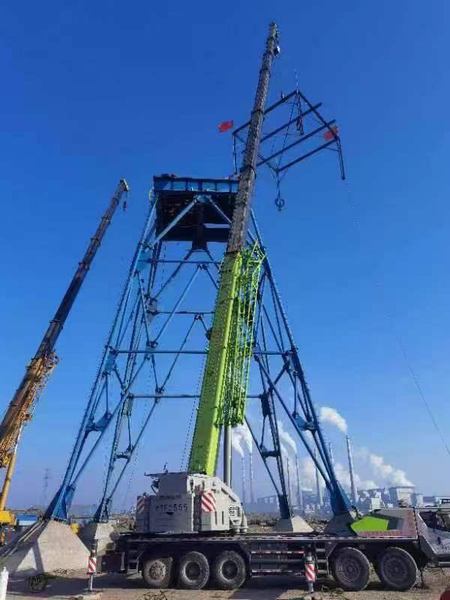 陜煤建設(shè)礦建二公司承建的烏海市海融副立井V型井架成功起立