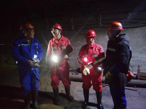 陜煤建設(shè)機(jī)電安裝公司黨政工春節(jié)深入一線檢查指導(dǎo)工作看望堅(jiān)守崗位職工