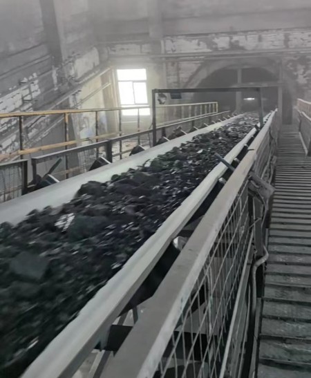 陜煤建設機電安裝公司涌鑫項目部：攻堅克難換膠帶 齊心協(xié)力保安全?