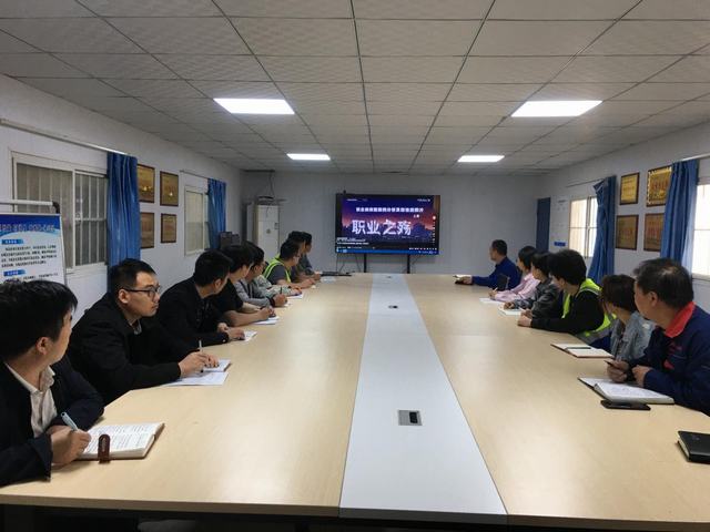 陜煤建設(shè)韓城分公司土建二項(xiàng)目部深入學(xué)習(xí)職業(yè)病防治法，共筑職業(yè)健康防護(hù)屏障