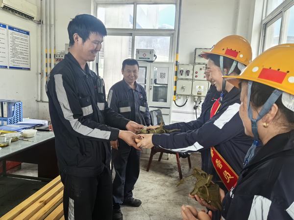 陜煤建設(shè)洗選煤運(yùn)營(yíng)公司神渭蒲城運(yùn)營(yíng)項(xiàng)目部：當(dāng)端午節(jié)遇上安全月  職工“粽”享安全