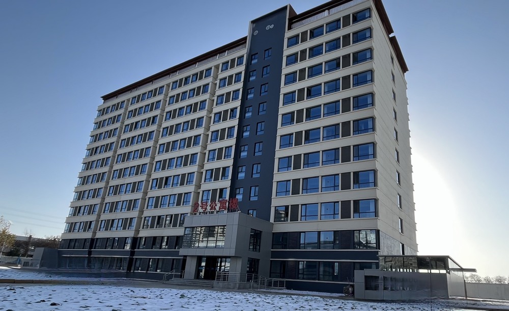 陜煤建設天工公司承建的30萬噸年煤制乙二醇生活區(qū)項目二期工程順利通過竣工驗收