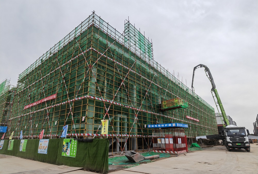 陜煤建設(shè)天工公司承建的中南高科·西安秦漢智康云谷基地項目14#、15#樓工程主體結(jié)構(gòu)順利封頂