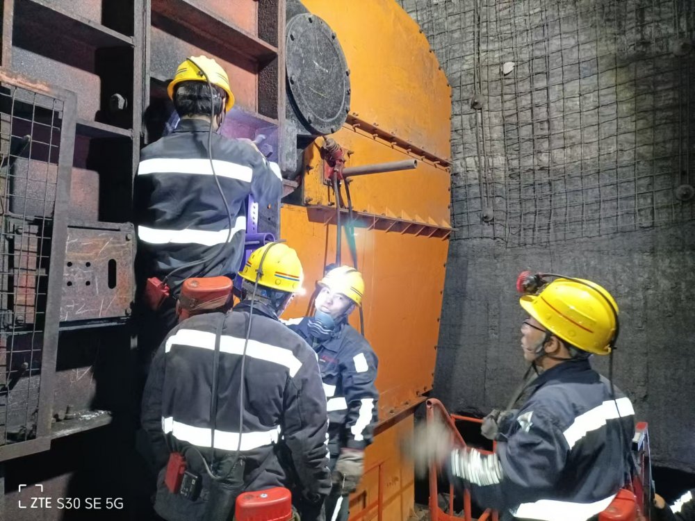 陜煤建設(shè)韓城分公司張家峁項目部：2206膠運順槽膠帶機及電控系統(tǒng)安裝工程順利通過竣工驗收