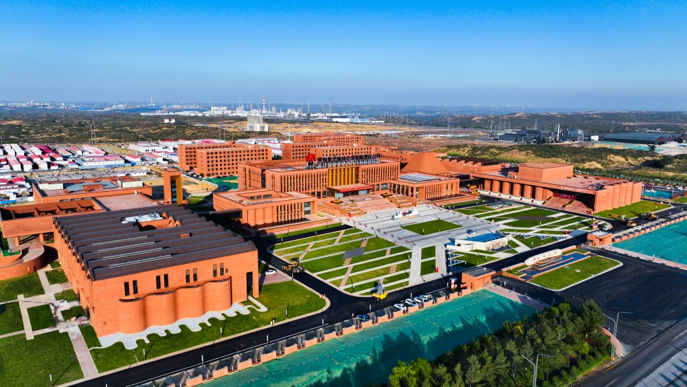 陜煤建設(shè)天工公司承建的榆林化學(xué)1#、2#宿舍樓工程順利通過竣工驗收