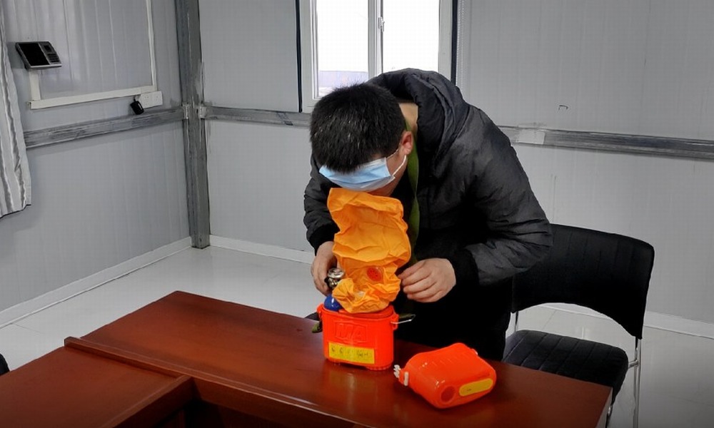 安全為基  扣緊“第一?？圩印?></div>
                                <div   id=