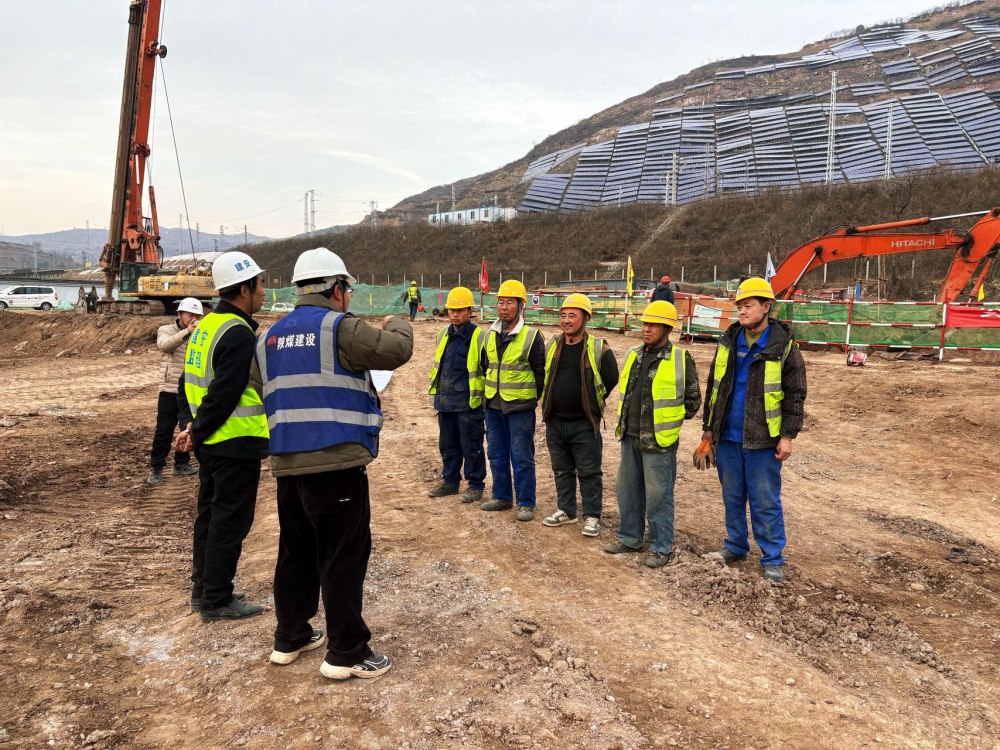 陜煤建設(shè)韓城分公司土建第六項(xiàng)目部：“開(kāi)工第一課”助力韓城北站物流集運(yùn)中心項(xiàng)目安全復(fù)工“加速跑”