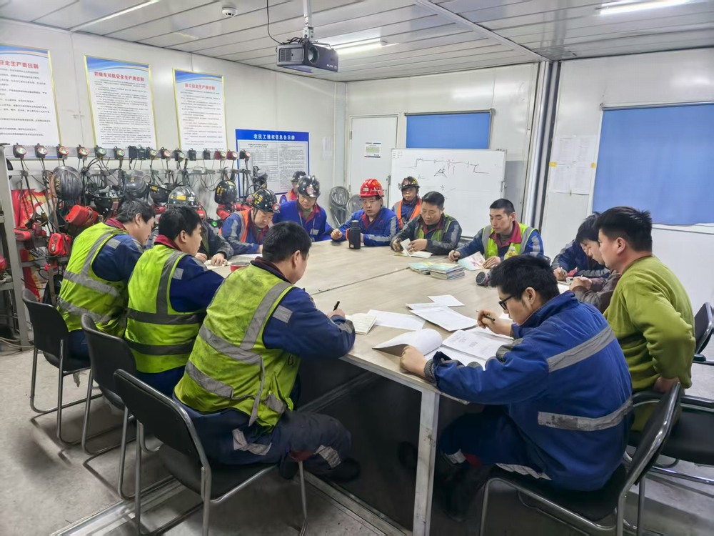 陜煤建設(shè)洗選煤運(yùn)營(yíng)公司第二項(xiàng)目部：春?jiǎn)⒐?jiān)   按下開(kāi)局“快進(jìn)鍵”