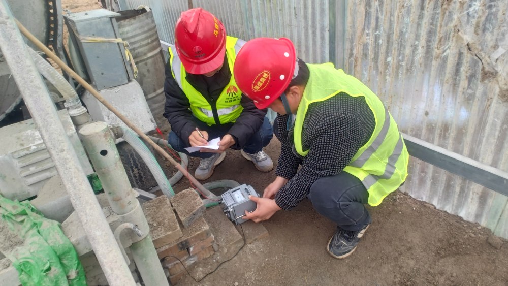 陜煤建設(shè)路橋分公司彬長(zhǎng)項(xiàng)目部開(kāi)展春季電氣預(yù)防性試驗(yàn)，筑牢安全防線